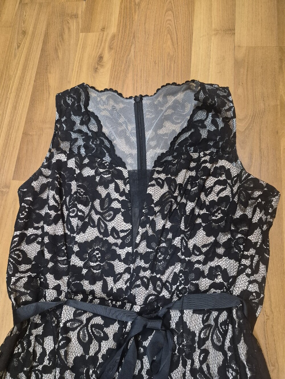 Elegant Black Lace Jumpsuit - Picture 4 of 8